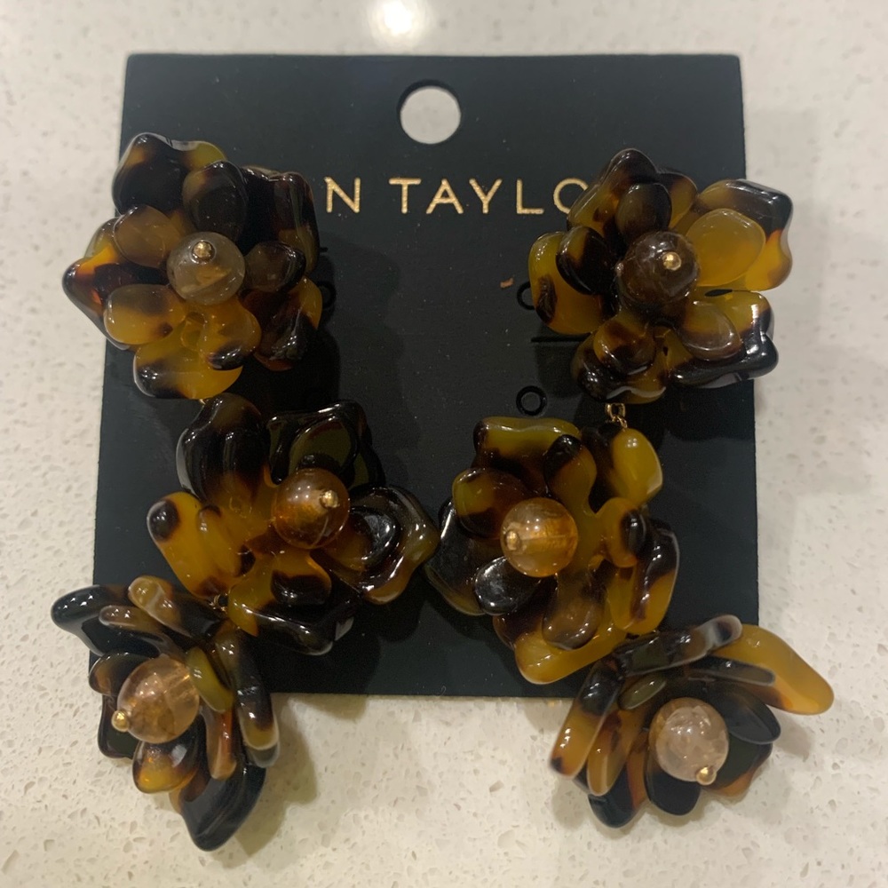 ANN TAYLOR Tulip cluster earrings